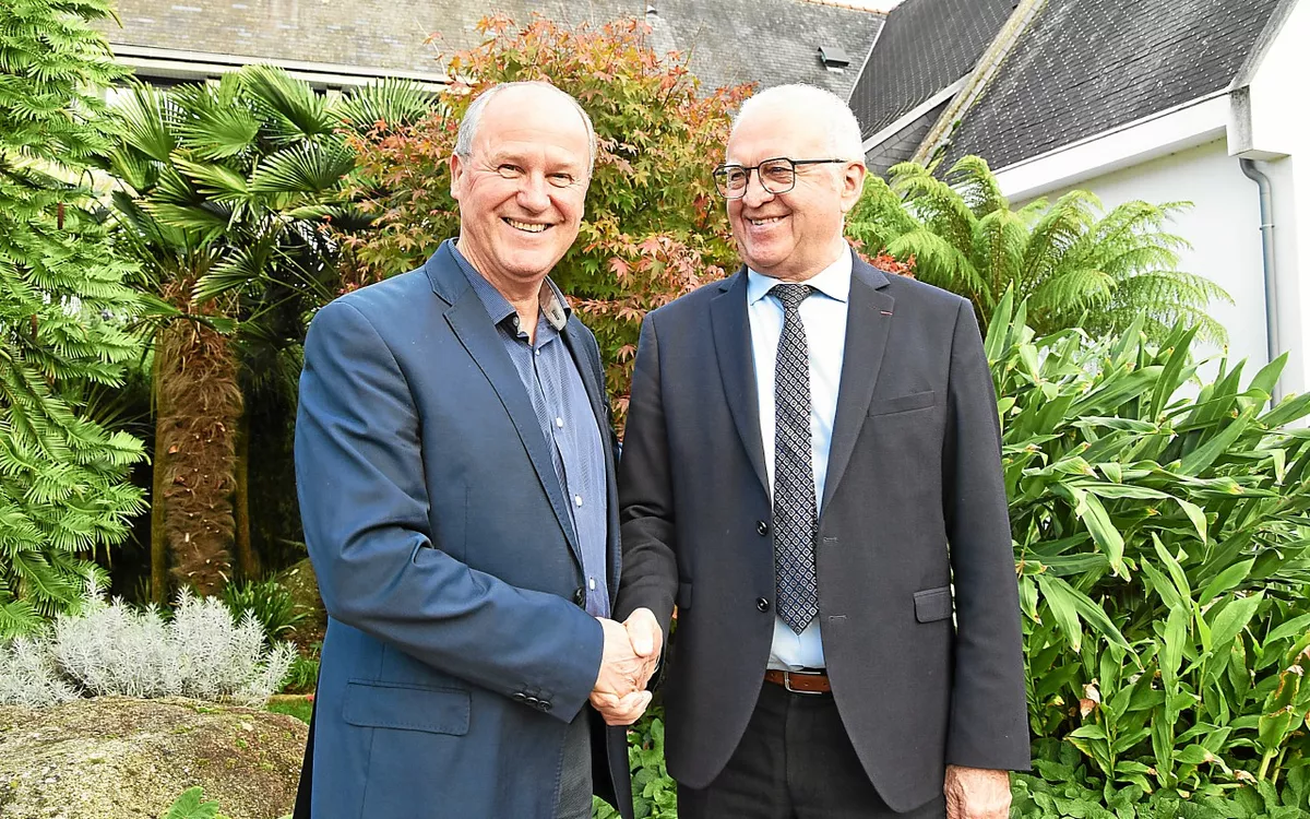 « Une belle maison dont je lui confie les clés » : à Fouesnant, le maire Roger Le Goff passe la main à son premier adjoint Bruno Merrien